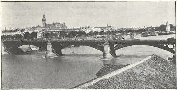 Billede af Triana-broen over Guadalquivir med La
                        Giralda-tårnet